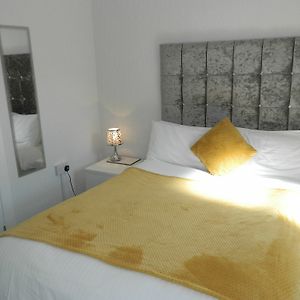 Standard Zimmer mit Kingsize-Bett